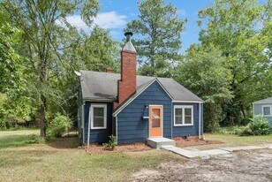 141 Buckingham Ave in Fayetteville, NC - Building Photo