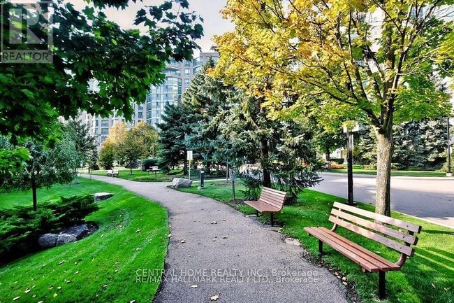 property at 7825-7825 Bayview Ave