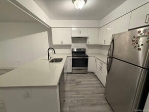 57-14 Xenia St in Queens, NY - Building Photo - Building Photo