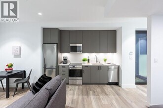 3256 W 16th Ave in Vancouver, BC - Building Photo - Building Photo