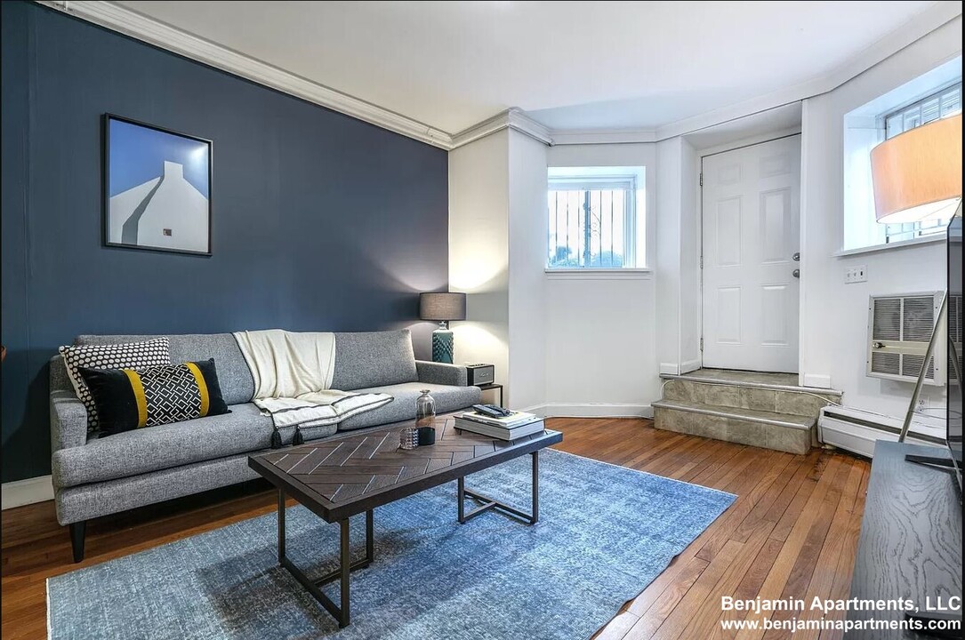 531 Beacon St, Unit 4 in Boston, MA - Building Photo