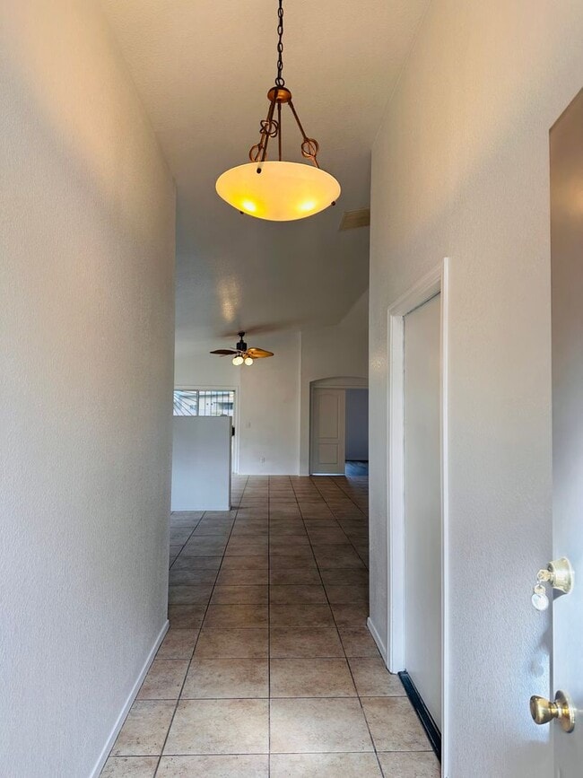 2384 W Silverbell Tree Dr in Tucson, AZ - Building Photo - Building Photo