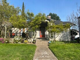 437 NW 6th St, Unit #3- Queen Bed in Corvallis, OR - Building Photo
