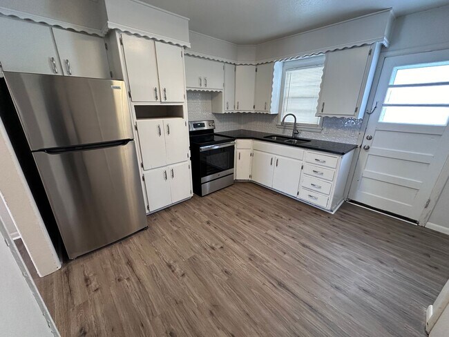 1137 W 43rd St S-Unit -1137 W 43rd St S in Wichita, KS - Building Photo - Building Photo