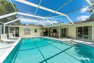 1309 E Gate Dr in Venice, FL - Building Photo - Building Photo