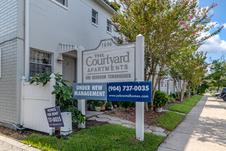 Courtyard Apartments in Jacksonville, FL - Building Photo - Building Photo