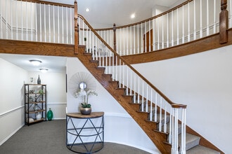 25 Stanley St in West Hartford, CT - Foto de edificio - Lobby