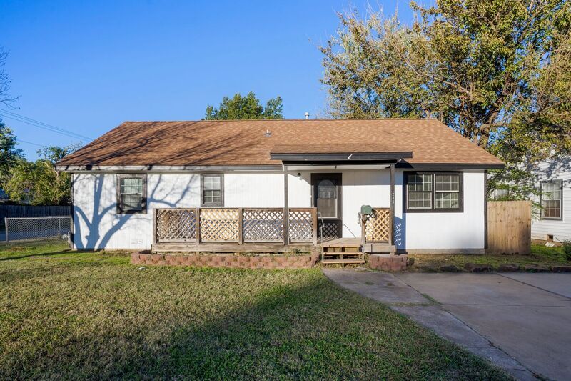 248 S 71st E Ave in Tulsa, OK - Foto de edificio