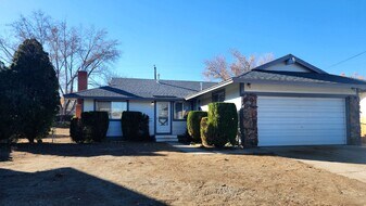 1455 Driftwood Ct in Sparks, NV - Building Photo