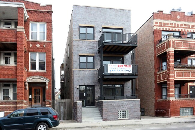 2322 W Augusta Blvd in Chicago, IL - Building Photo - Building Photo