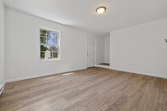 154 Grove Ave in Groton, CT - Building Photo - Building Photo