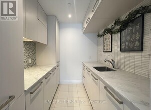 8 The Esplanade in Toronto, ON - Building Photo - Building Photo