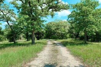 1170 County Rd B in Lexington, TX - Building Photo - Building Photo