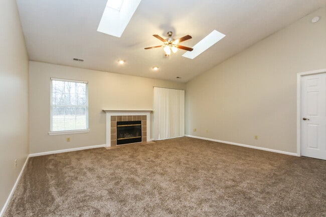 12036 Pepperwood Dr in Indianapolis, IN - Foto de edificio - Building Photo