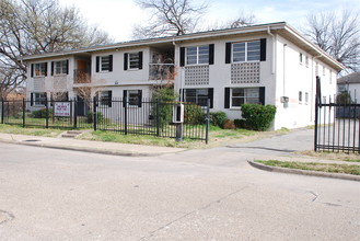 Pine Apartments in Dallas, TX - Building Photo - Building Photo