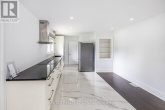66 Thickson Rd N in Whitby, ON - Building Photo - Building Photo