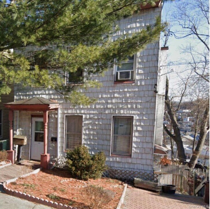 248 Sommerville Pl in Yonkers, NY - Building Photo
