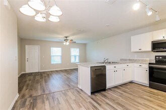 231 Begonia Ln in Poinciana, FL - Building Photo - Building Photo