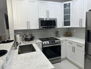 7690 S Southwood Cir in Davie, FL - Building Photo - Building Photo