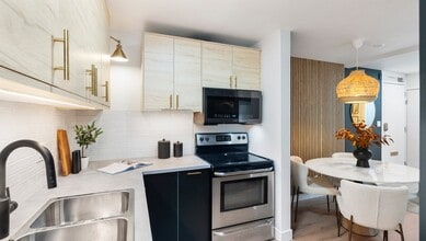 17716 60 Av in Surrey, BC - Building Photo - Building Photo