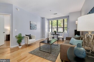 3883 Connecticut Ave NW, Unit 102 in Washington, DC - Building Photo - Building Photo