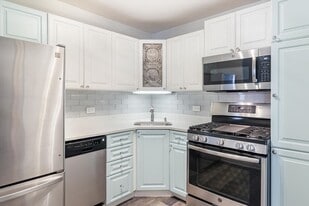 400 E Randolph St in Chicago, IL - Building Photo