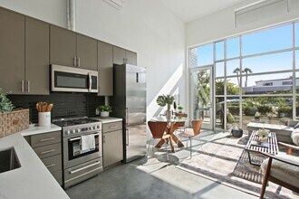 The Stanford West in Santa Monica, CA - Building Photo - Building Photo