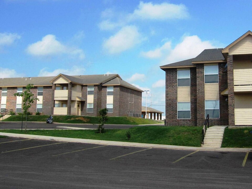 Madison Pointe Apartments in Cotulla, TX - Foto de edificio