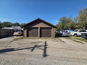 2438 S 10th St in Lincoln, NE - Building Photo - Building Photo