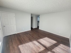 5703 Chestnutwood Way in Louisville, KY - Building Photo - Building Photo