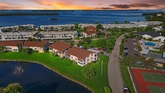 4852 Independence Dr in Bradenton, FL - Building Photo