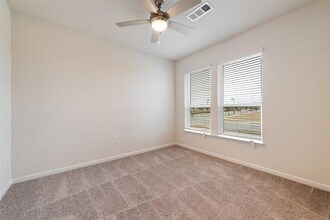 801 Simmental Loop in Hutto, TX - Building Photo - Building Photo