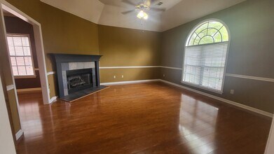 8023 Jills Creek Dr in Bartlett, TN - Building Photo - Building Photo