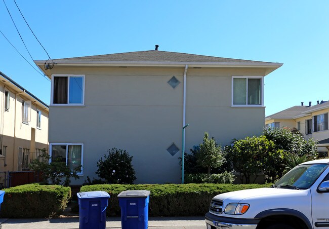 367-379 Chumalia St in San Leandro, CA - Building Photo - Building Photo