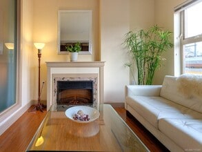 240 Cook St in Victoria, BC - Building Photo - Building Photo