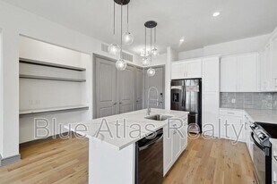 2700 Old Denton Rd in Carrollton, TX - Building Photo