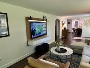 6 Nancy Ln in Middlefield, CT - Foto de edificio - Building Photo