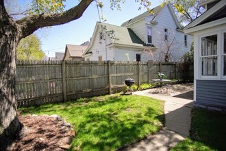 817 26th Ave NE in Minneapolis, MN - Building Photo - Building Photo