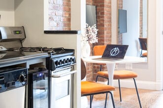 689 10th Ave, Unit ID1407017P in New York, NY - Building Photo - Building Photo