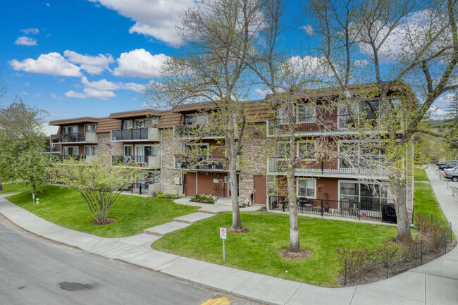 Hilltop House in Calgary, AB - Building Photo - Building Photo