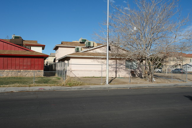 Reid Manor in Las Vegas, NV - Building Photo - Building Photo