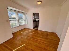 6122 S Fairfax Ave in Los Angeles, CA - Foto de edificio - Building Photo