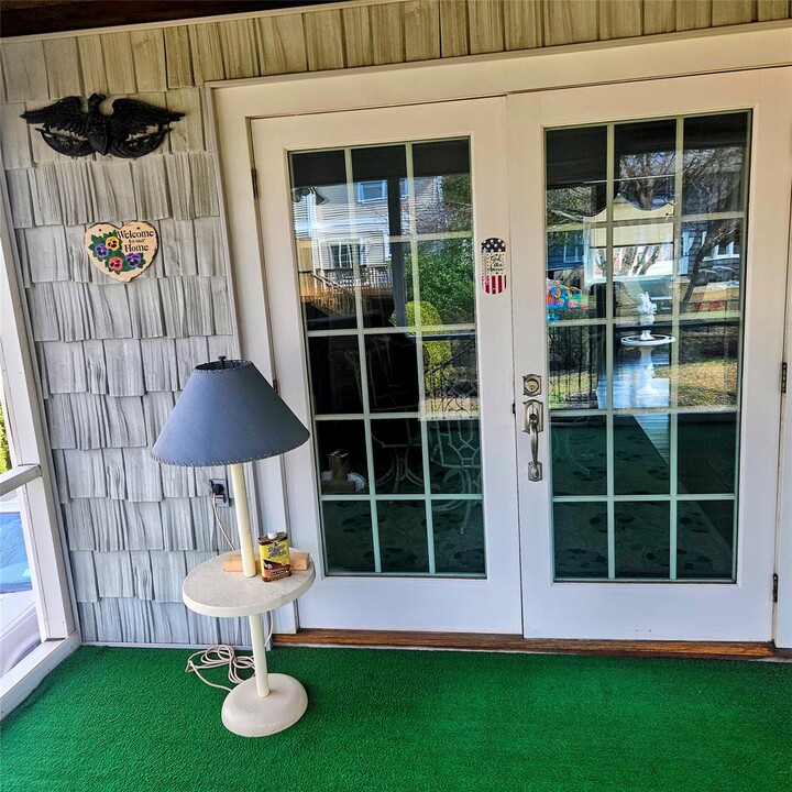 168 Park Ave in Harrison, NY - Building Photo