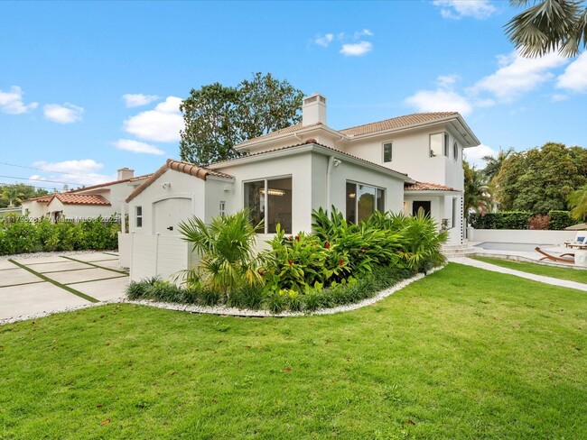 825 SW 23rd Rd in Miami, FL - Building Photo - Building Photo