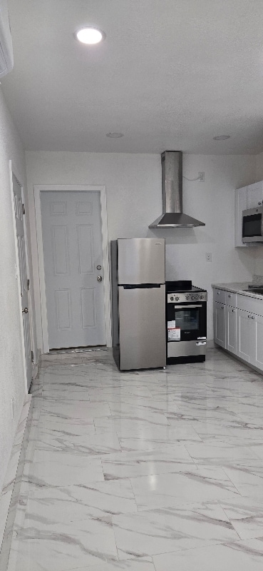 property at 3115 Belvedere Dr