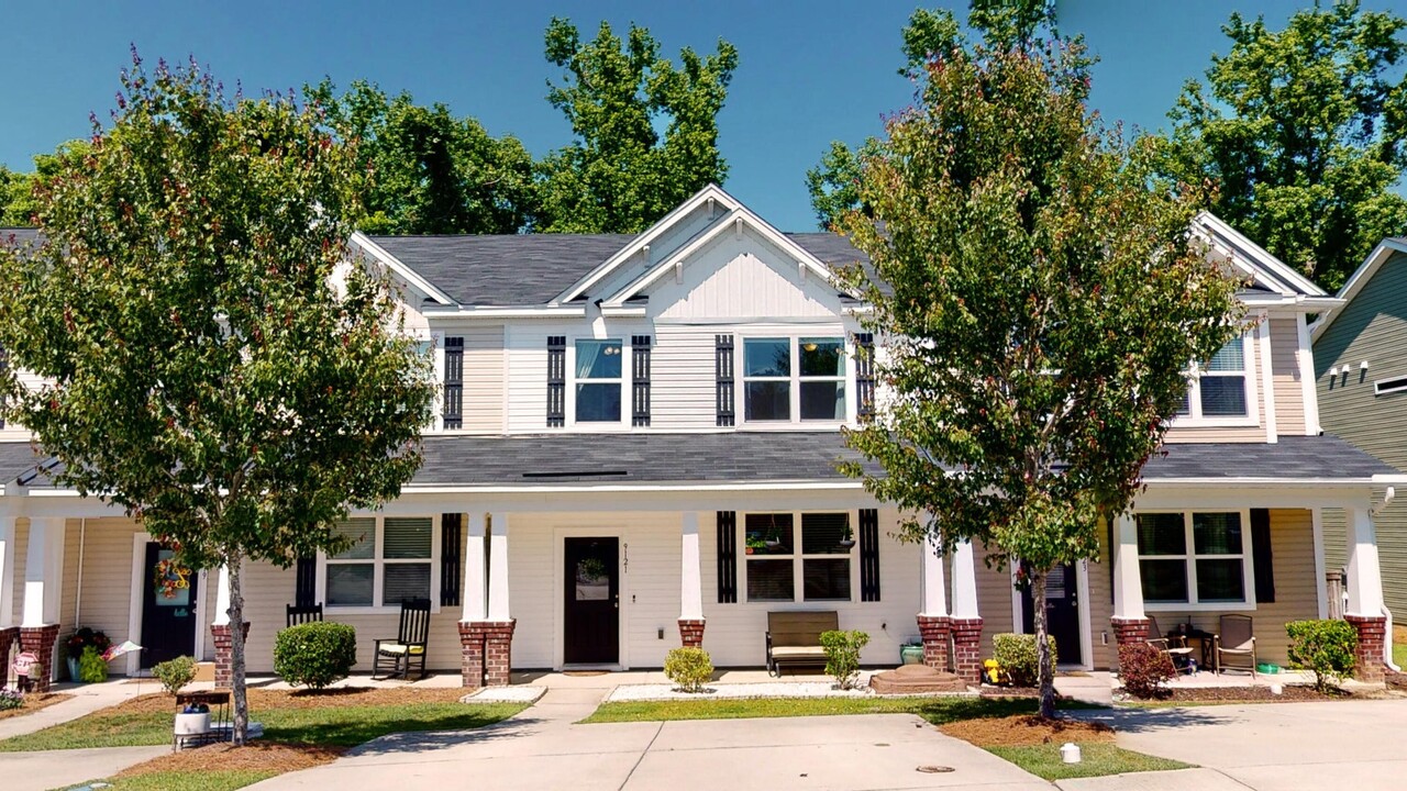 9121 Parlor Dr in Ladson, SC - Foto de edificio