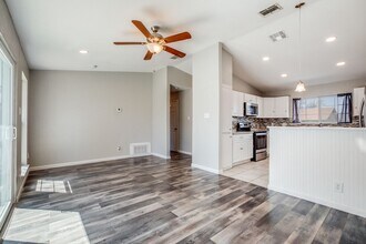 2610 Lake Briar in San Antonio, TX - Building Photo - Building Photo