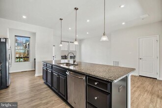 10012 Aerospace Rd in Lanham, MD - Building Photo - Building Photo