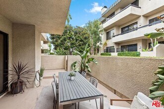 2471 Century Hill in Los Angeles, CA - Building Photo - Building Photo