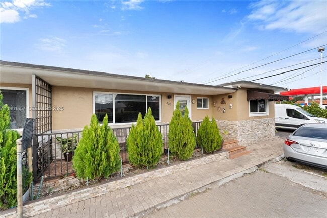 property at 820 SW 17th Ave